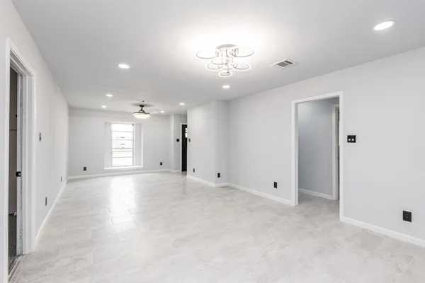 $2,400 | 1109 East Columbia Lane, Deer Park, TX 77536