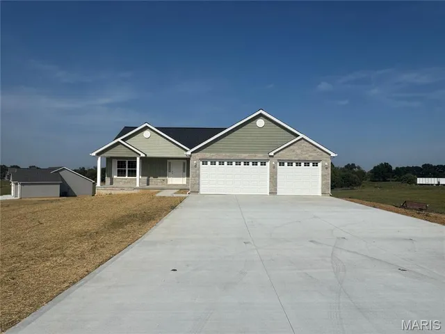 $460,000 | 4 Alpine Drive, Troy, MO 63379