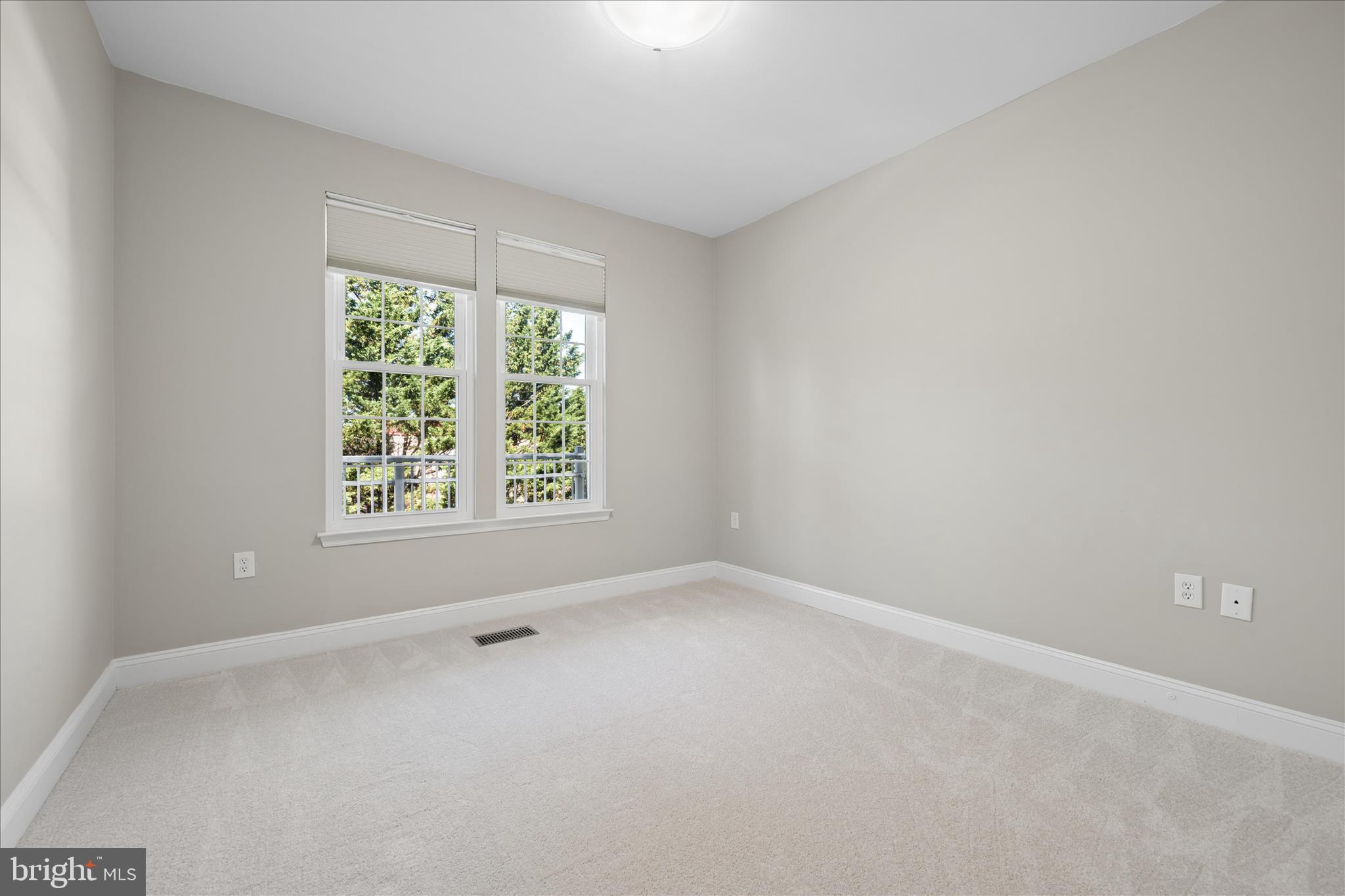 123 Bucksfield Road, Unit 123 Gaithersburg, MD 20878 - Photo 22 of 49 Bedroom 2