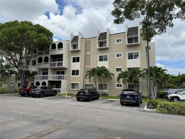 $1,900 | 7800 Camino Real, Unit H213, Miami, FL 33143
