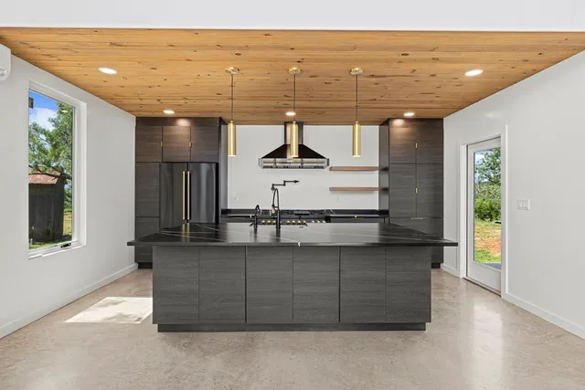 a view of a house with backyard and porch