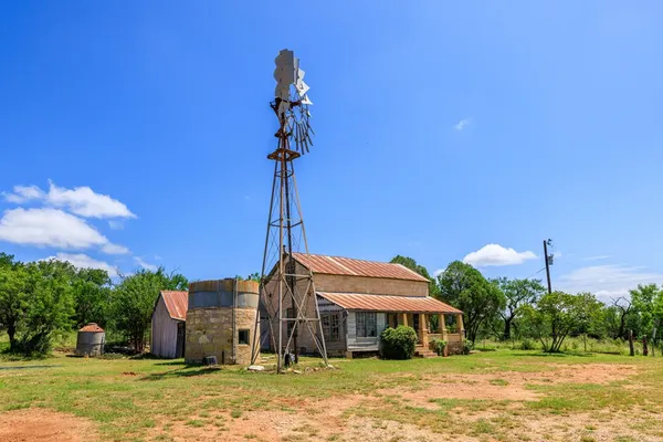 $1,822,222 | 1825 Onion Creek Road, Doss, TX 78618