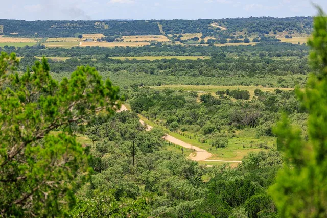 $1,822,222 | 1825 Onion Creek Road, Doss, TX 78618