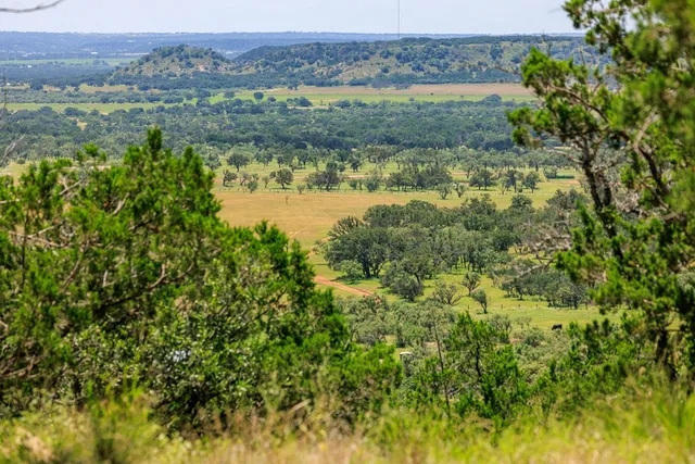 $1,822,222 | 1825 Onion Creek Road, Doss, TX 78618