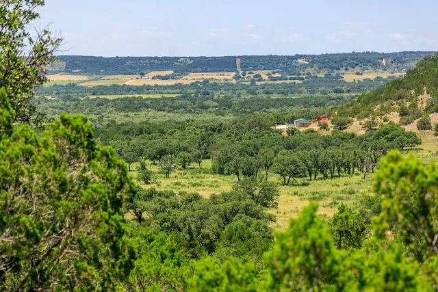 $1,822,222 | 1825 Onion Creek Road, Doss, TX 78618