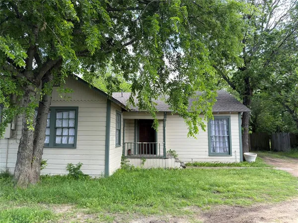 $199,900 | 212 East 8th Street, Ferris, TX 75125