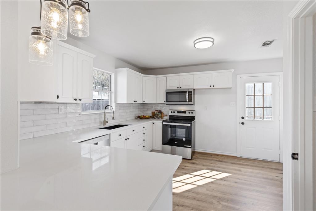 4309 Davis Road Granbury, TX 76049 - Photo 4 of 24