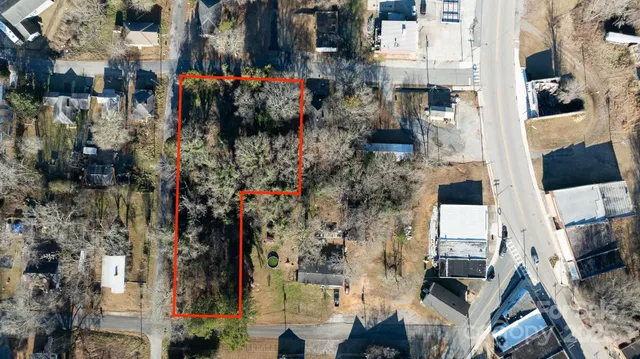 a view of a yard with a tree