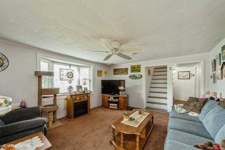 6002 Pine Street Harvard, IL 60033 - Photo 5 of 21 a living room with furniture kitchen view and a window