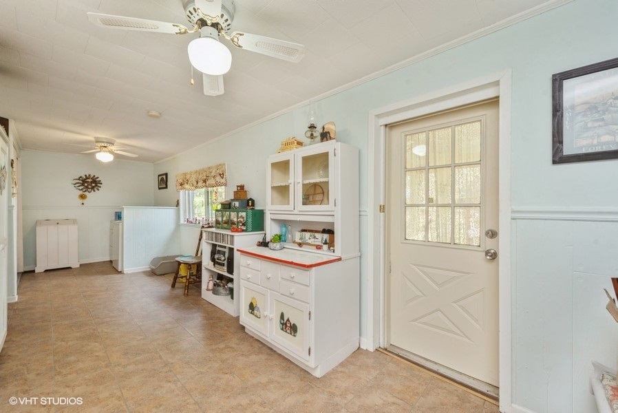 6002 Pine Street Harvard, IL 60033 - Photo 10 of 21 a view of a livingroom with furniture