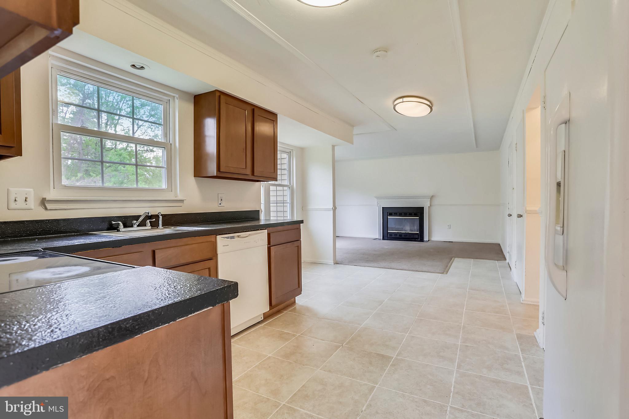 9105 McHenry Lane Lanham, MD 20706 - Photo 7 of 30