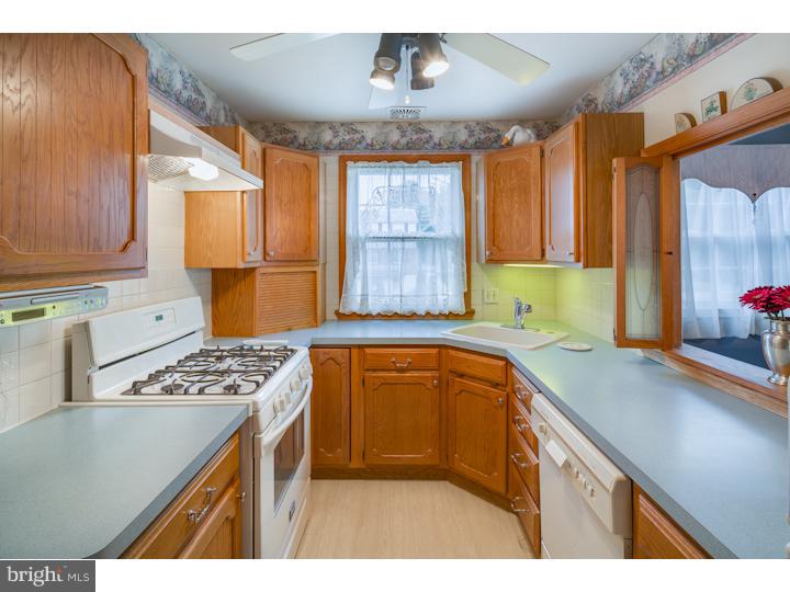 1137 Morefield Road Philadelphia, PA 19115 - Photo 13 of 20 Kitchen