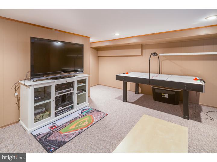 1137 Morefield Road Philadelphia, PA 19115 - Photo 19 of 20 Family Room