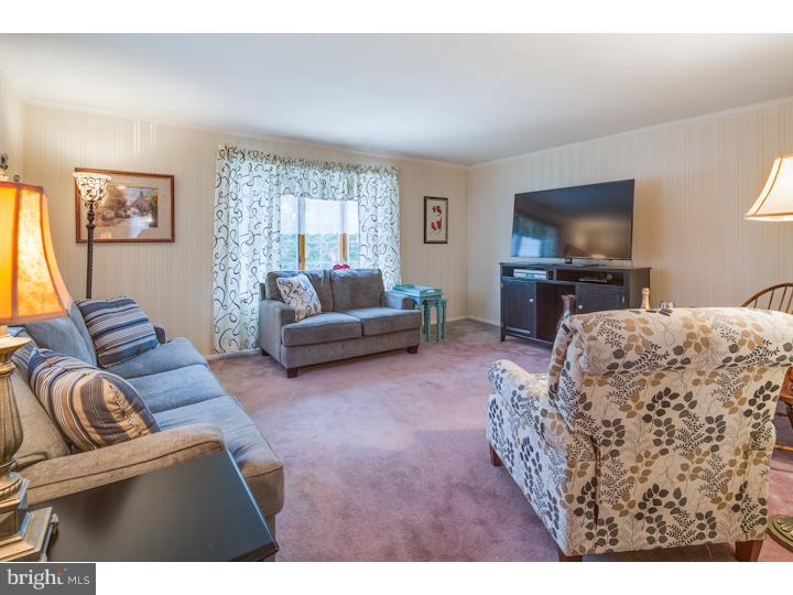 1137 Morefield Road Philadelphia, PA 19115 - Photo 6 of 20 Living Room