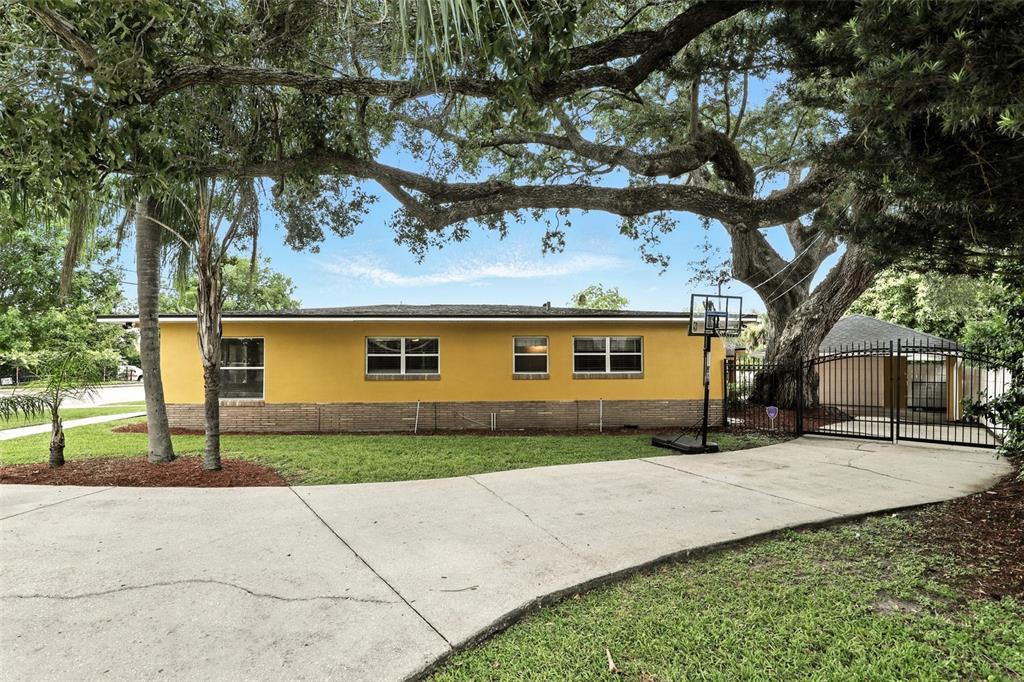 1321 Maury Road Orlando, FL 32804 - Photo 6 of 66