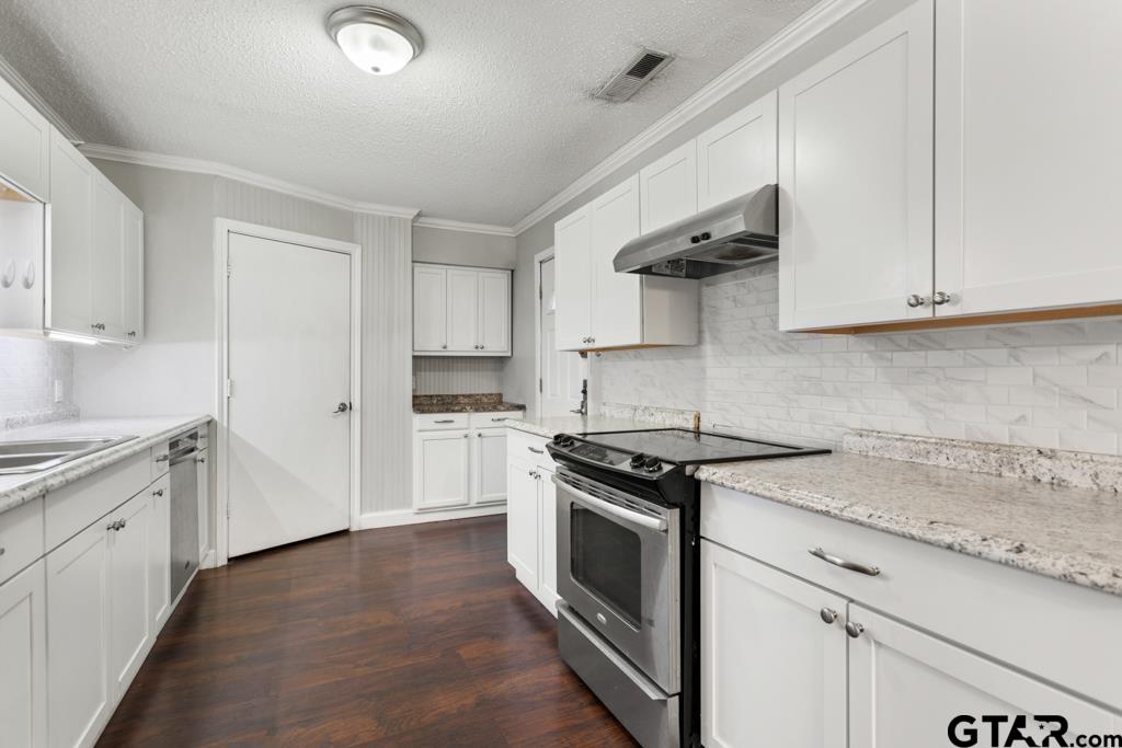 2033 Old Omen Road Tyler, TX 75701 - Photo 11 of 35 Gallery Image 11