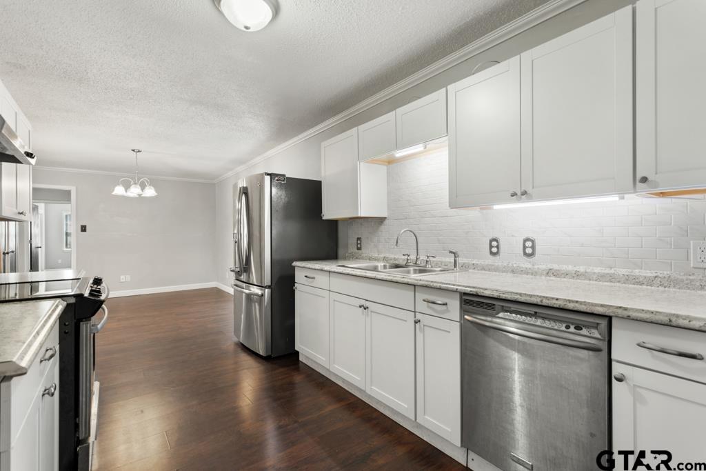 2033 Old Omen Road Tyler, TX 75701 - Photo 12 of 35 Gallery Image 12