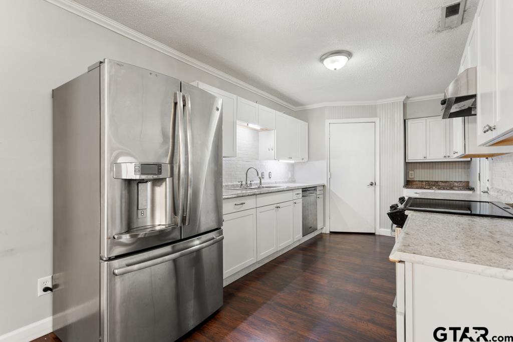 2033 Old Omen Road Tyler, TX 75701 - Photo 8 of 35 Gallery Image 8