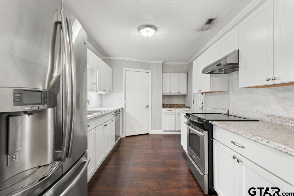 2033 Old Omen Road Tyler, TX 75701 - Photo 10 of 35 Gallery Image 10
