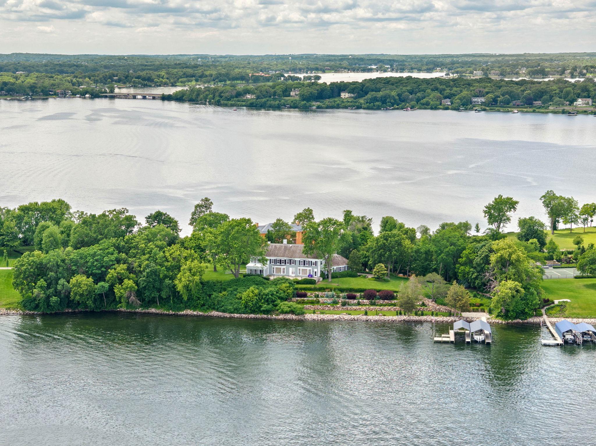 1480 Bracketts Point Road Wayzata, MN 55391 - Photo 1 of 20 Gallery Image 1