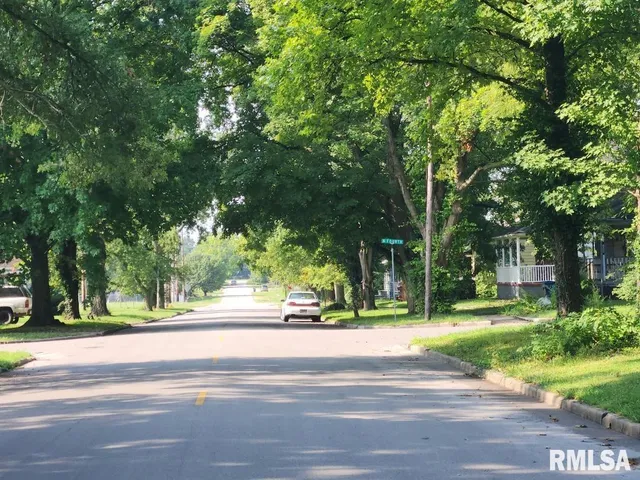 $5,000 | 327 South Hickory Street, Centralia, IL 62801