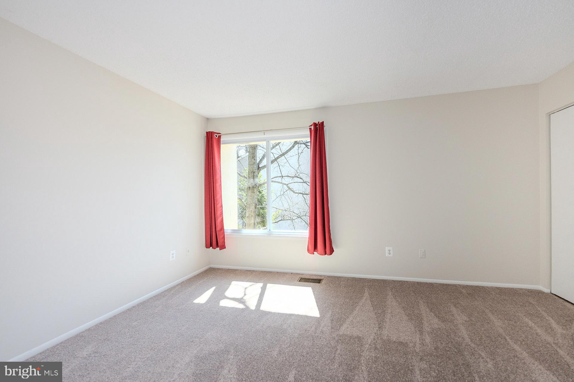 2202 Southgate Square Reston, VA 20191 - Photo 21 of 26 an empty room with windows