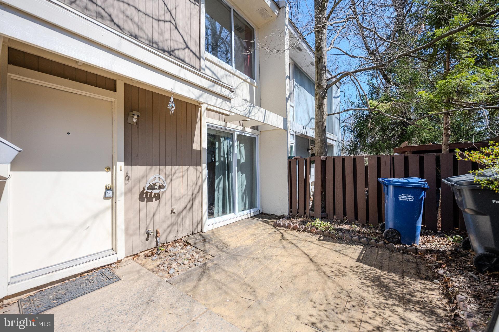 2202 Southgate Square Reston, VA 20191 - Photo 6 of 26 a view of a backyard of the house