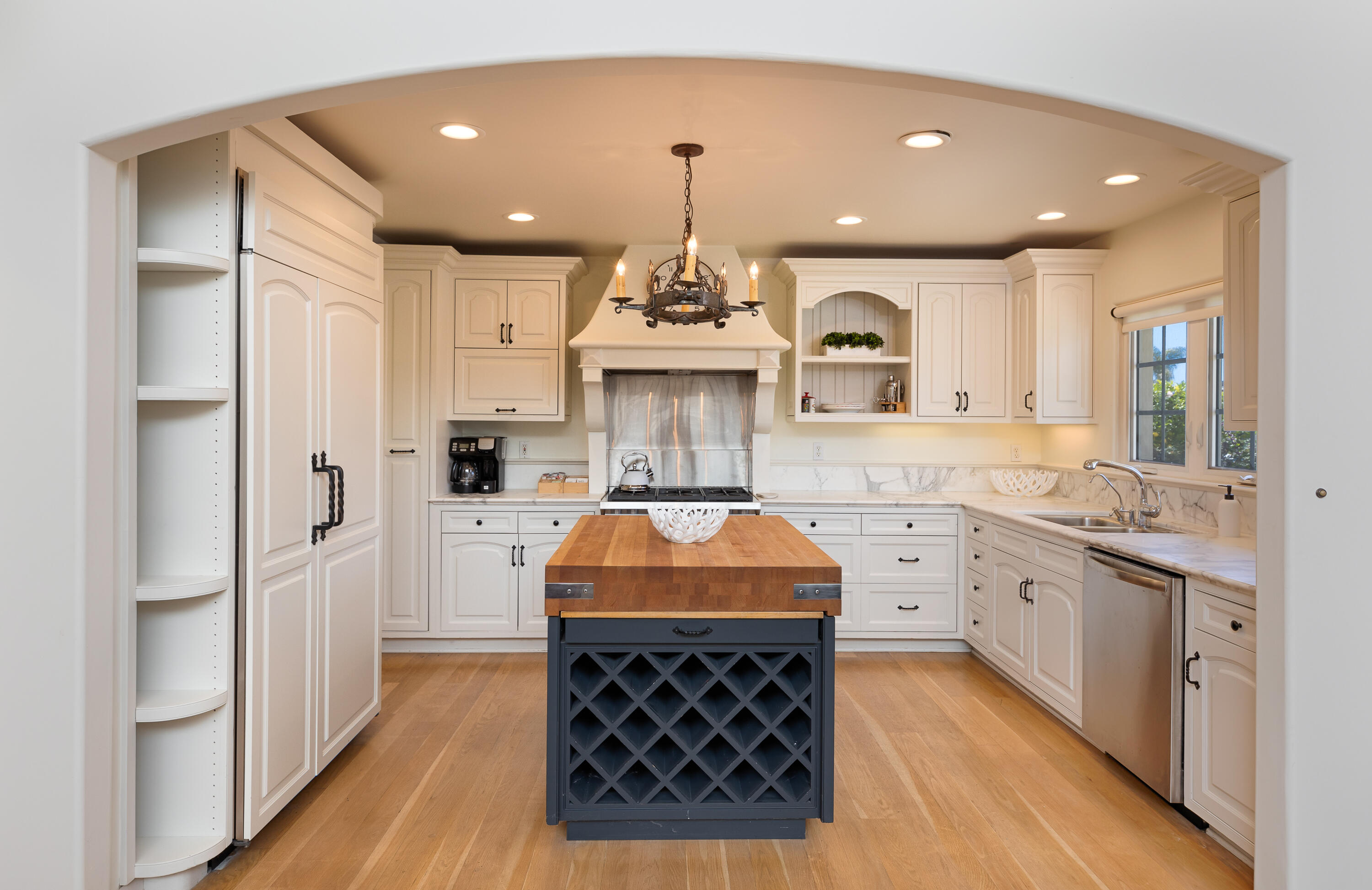122 Santa Rosa Place Santa Barbara, CA 93109 - Photo 5 of 22 Gourmet Kitchen