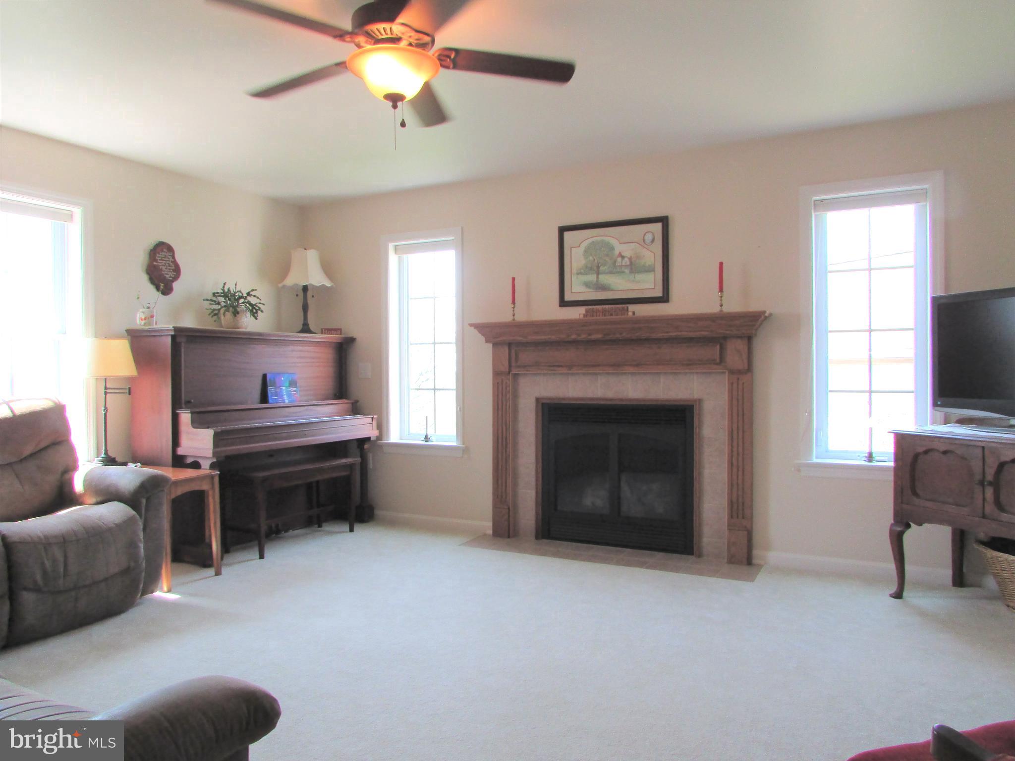 1400 Mentzer Road Lancaster, PA 17602 - Photo 5 of 45 Main Living Room