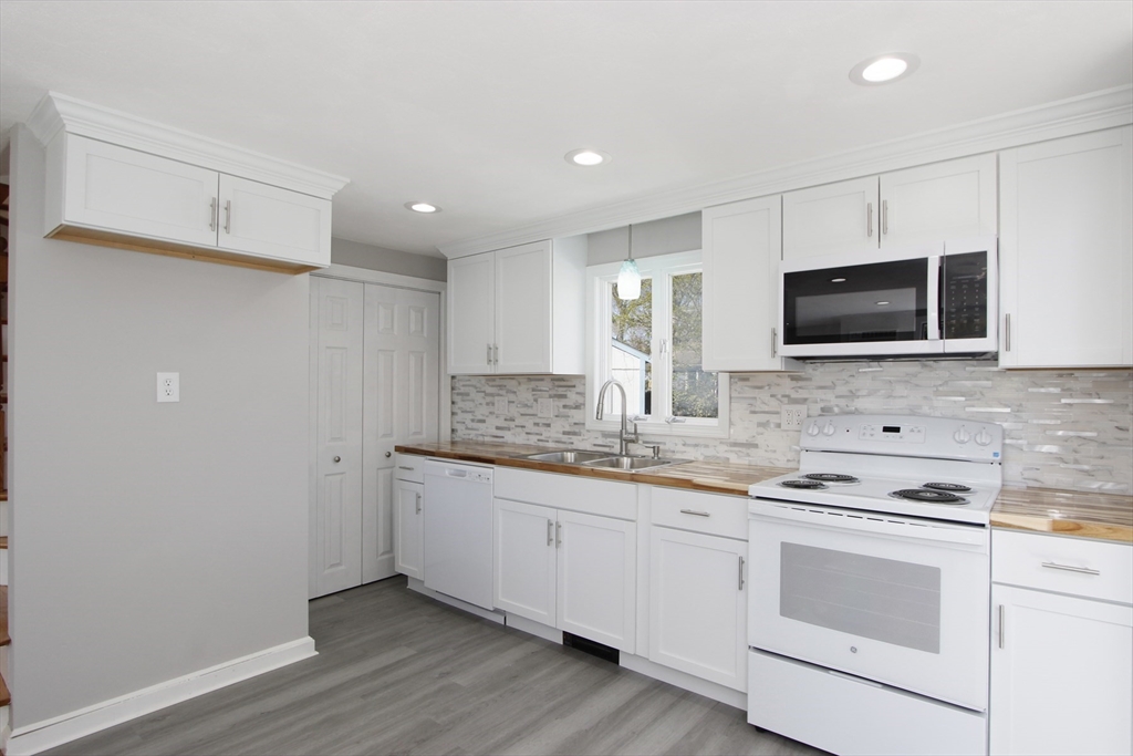 9 Blueberry Road Bourne, MA 02532 - Photo 2 of 24