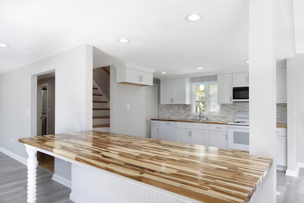 9 Blueberry Road Bourne, MA 02532 - Photo 5 of 24