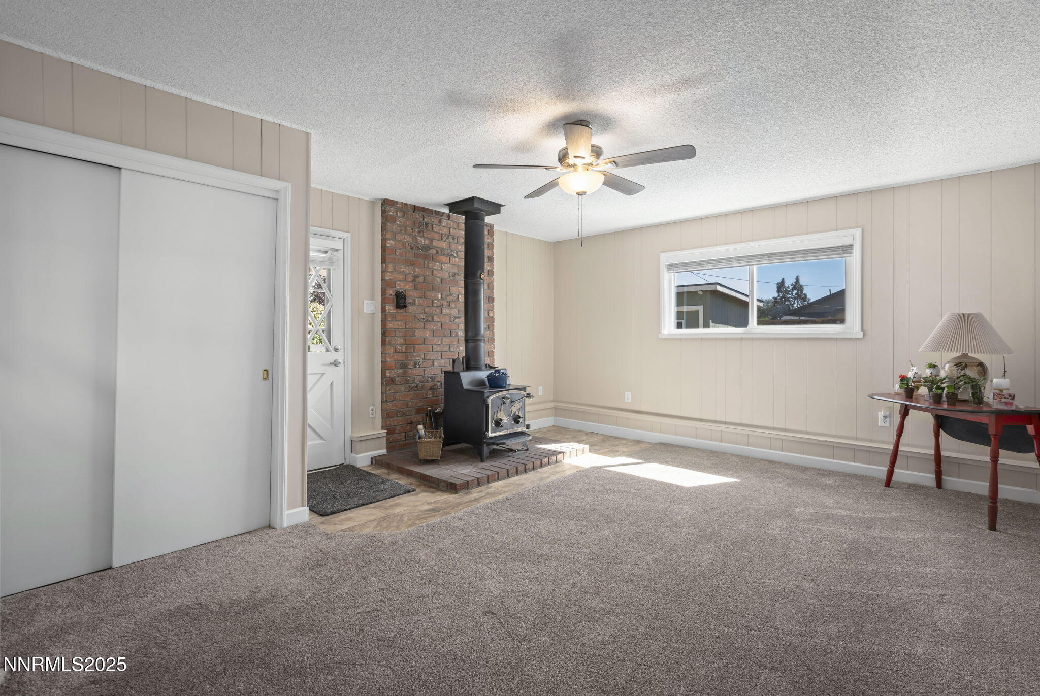 1680 Sutro Street Reno, NV 89512 - Photo 9 of 25 a view of a livingroom with a workspace