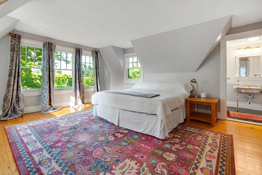 157 Winthrop Road, Unit 1 Brookline, MA 02445 - Photo 20 of 36 a bedroom with a bed and wooden floor