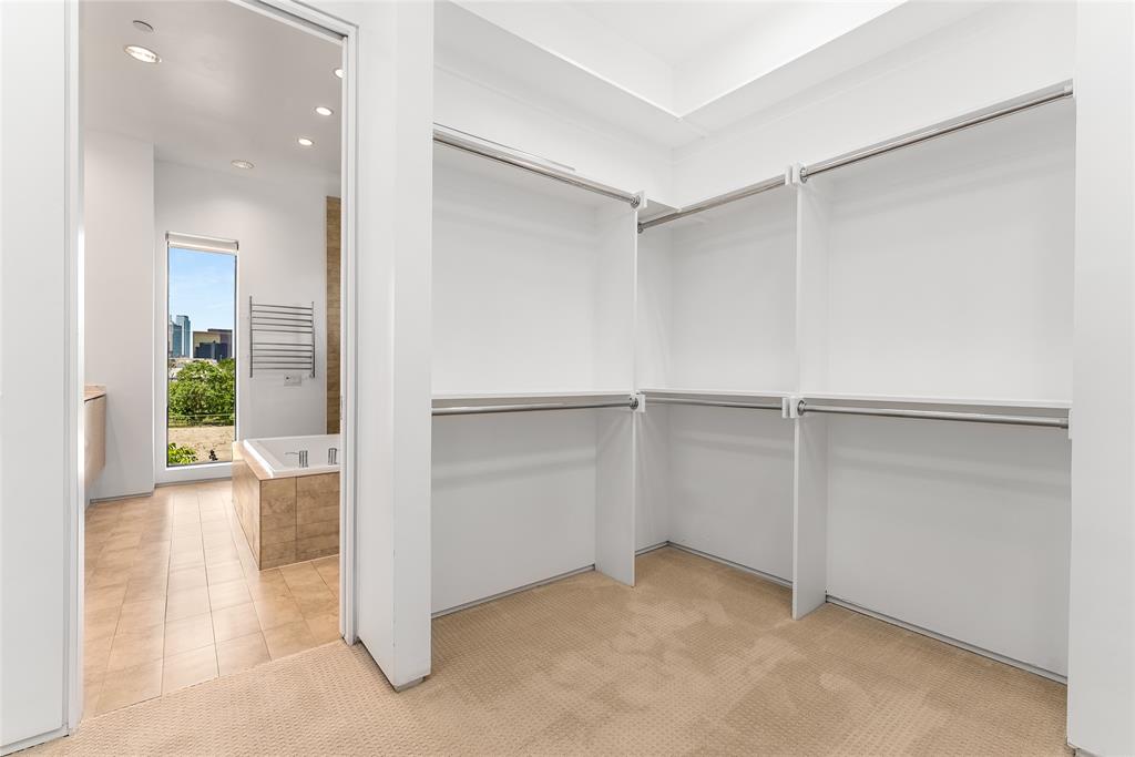 1505 North Haskell Avenue, Unit 5 Dallas, TX 75204 - Photo 26 of 40 an empty room with cabinet and mirrors