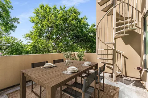 a view of a dinning table and chairs in the patio