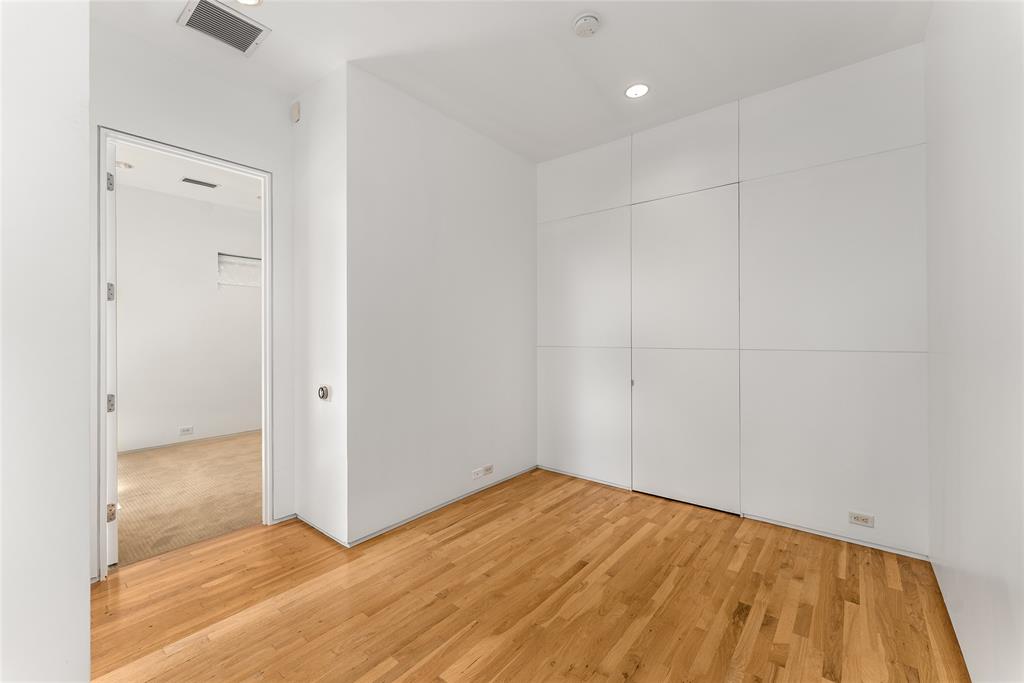 1505 North Haskell Avenue, Unit 5 Dallas, TX 75204 - Photo 29 of 40 a view of empty room