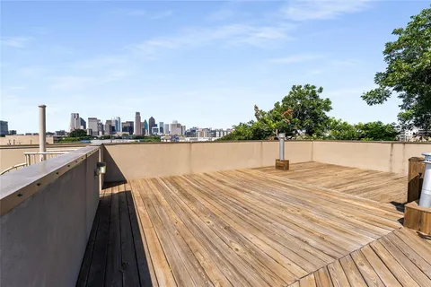 a view of an entrance of the house