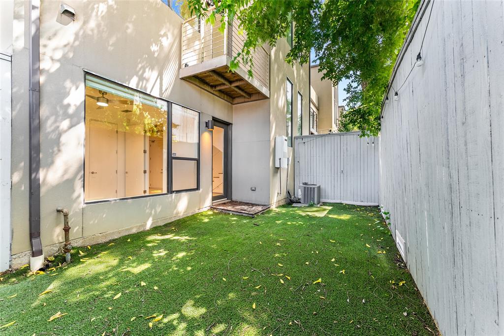 1505 North Haskell Avenue, Unit 5 Dallas, TX 75204 - Photo 38 of 40 a view of an entrance of the house
