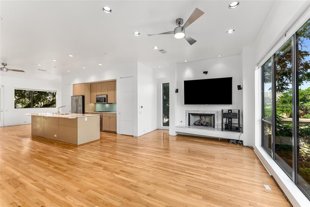1505 North Haskell Avenue, Unit 5 Dallas, TX 75204 - Photo 5 of 40 a living room with furniture and a flat screen tv