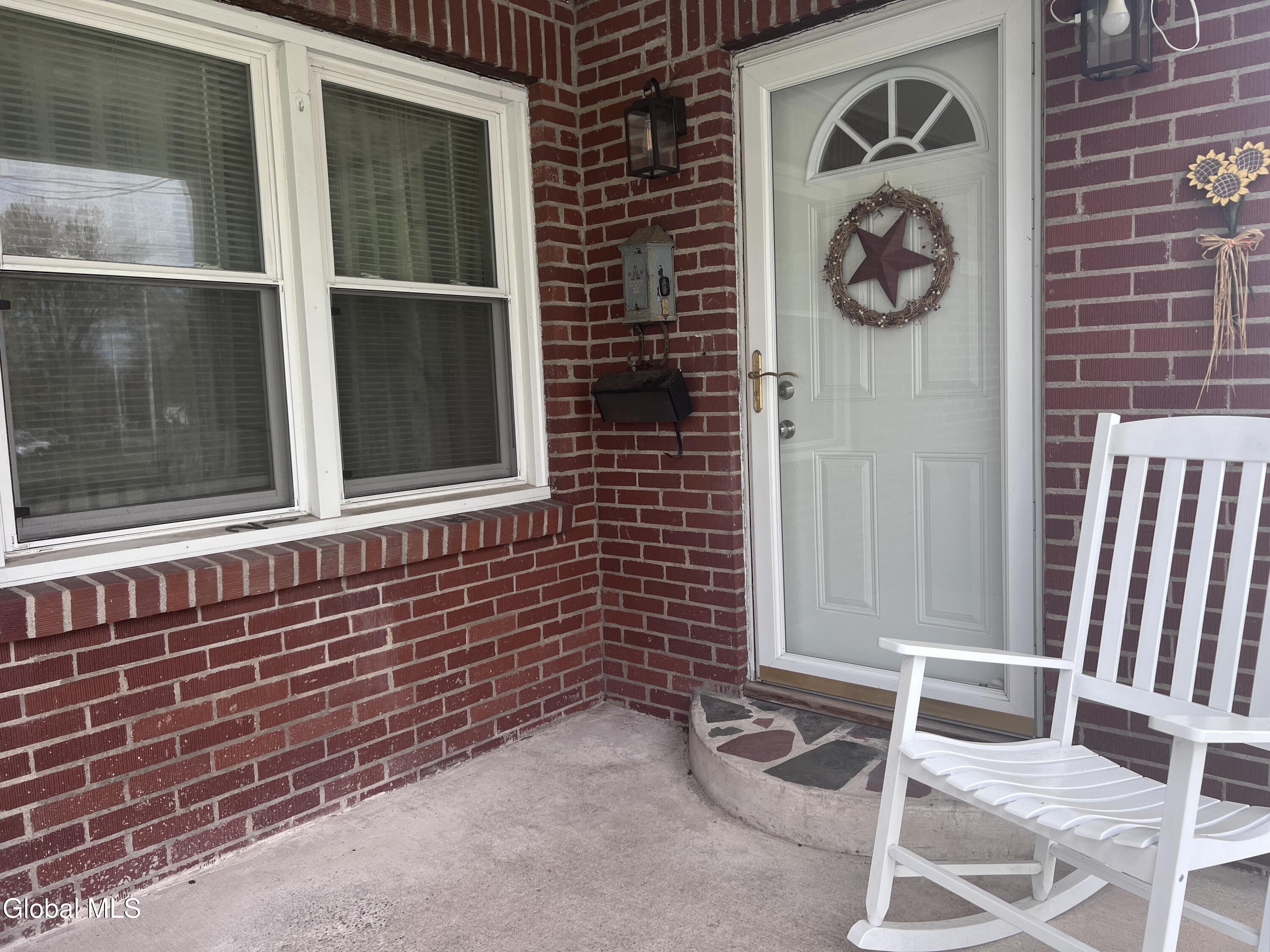 218 East Campbell Road Rotterdam, NY 12303 - Photo 2 of 22 IMG_3636