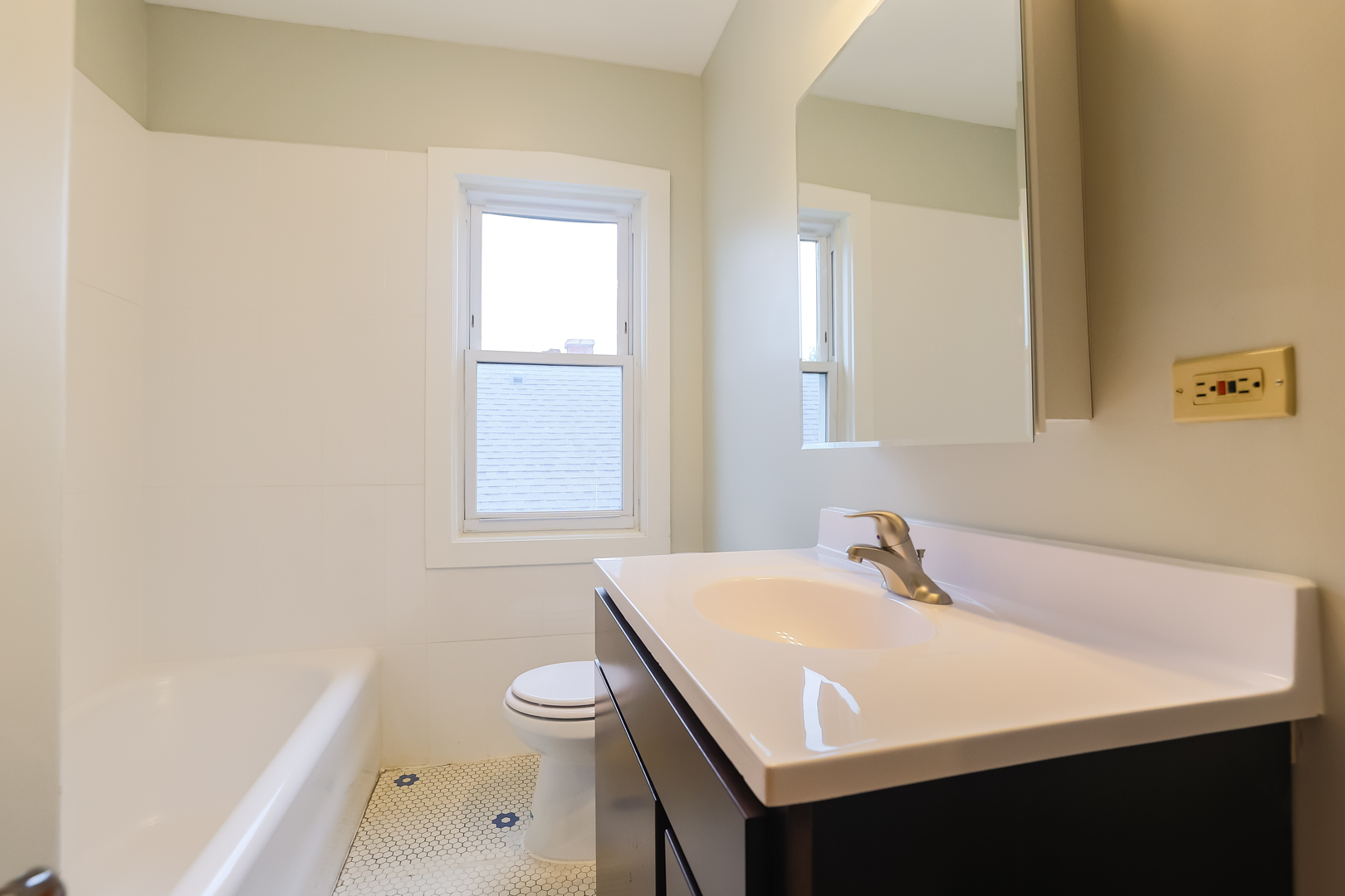 3414 North Ridgeway Avenue Chicago, IL 60618 - Photo 8 of 26 Gallery Image 8