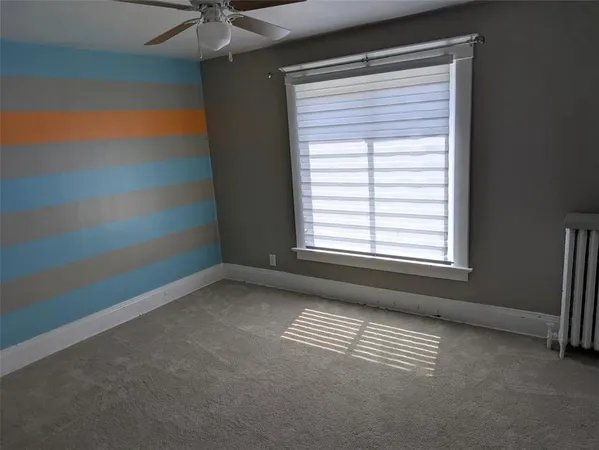 a view of empty room with window