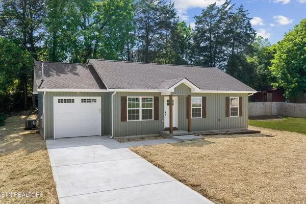 $349,900 | 212 Doe Run Boulevard, Clinton, TN 37716