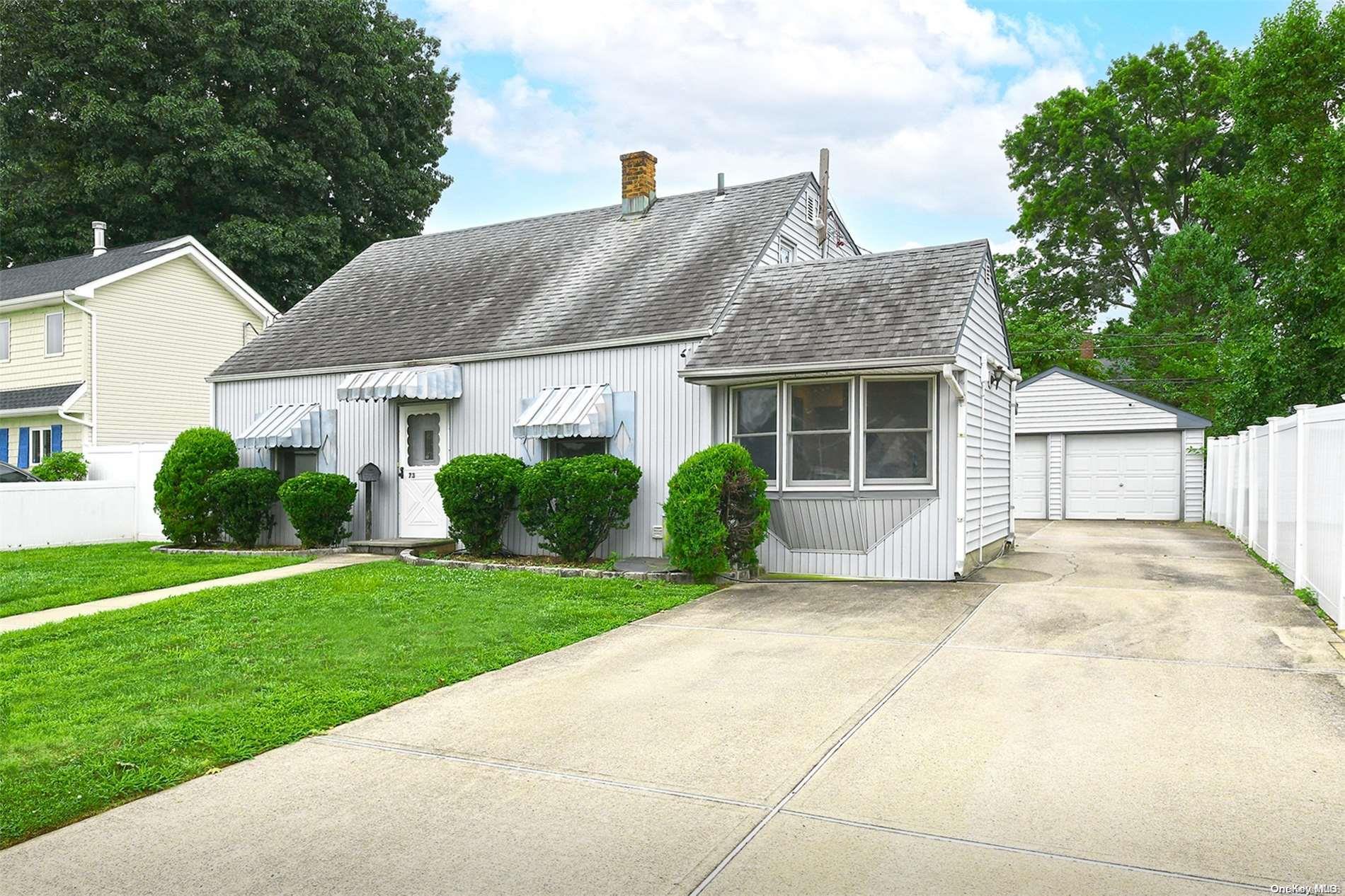73 Hyacinth Road Levittown, NY 11756 - Photo 1 of 1 Gallery Image 1