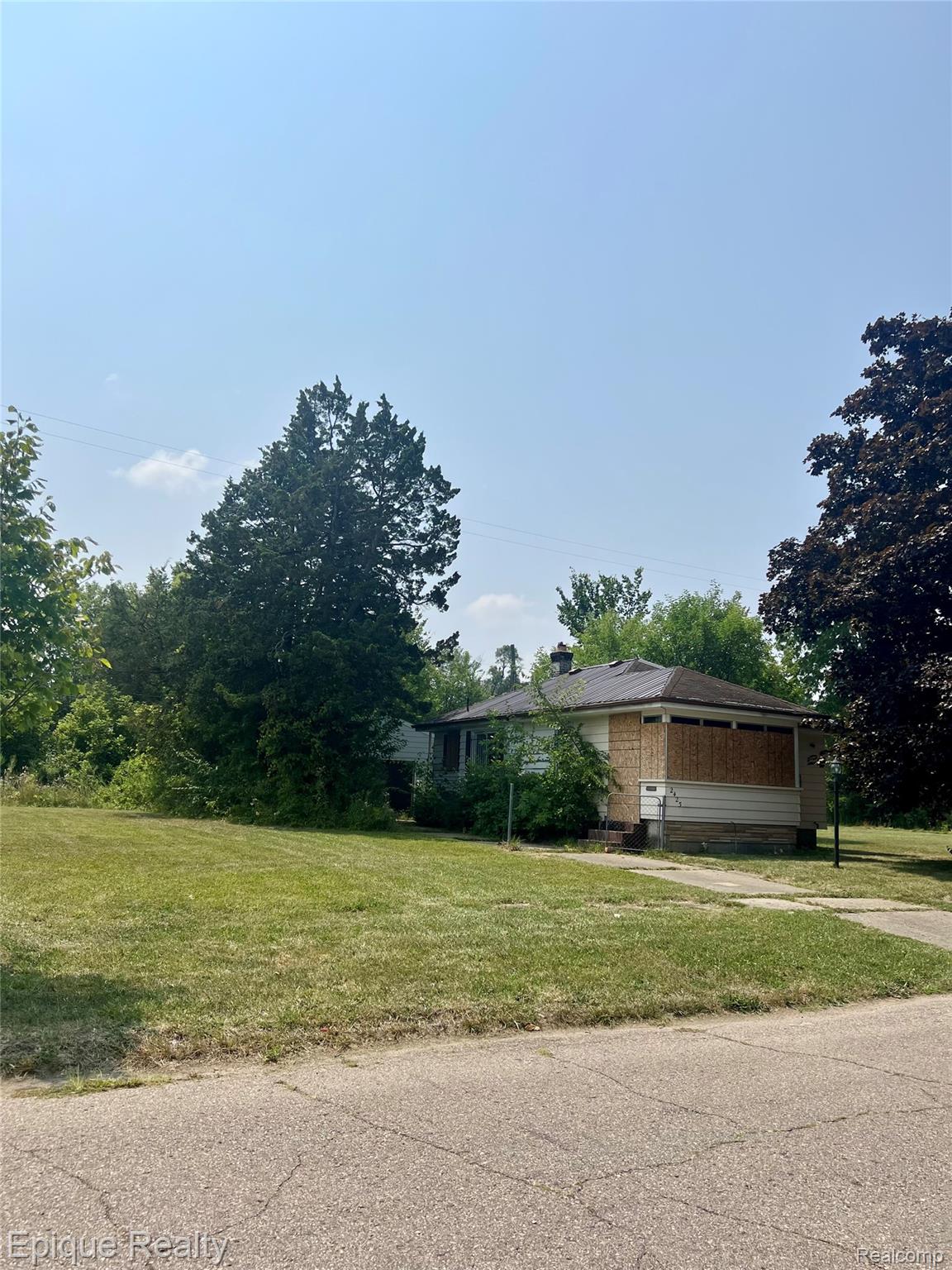 2425 Clement Street Flint, MI 48504 - Photo 3 of 4 IMG_4721.jpeg