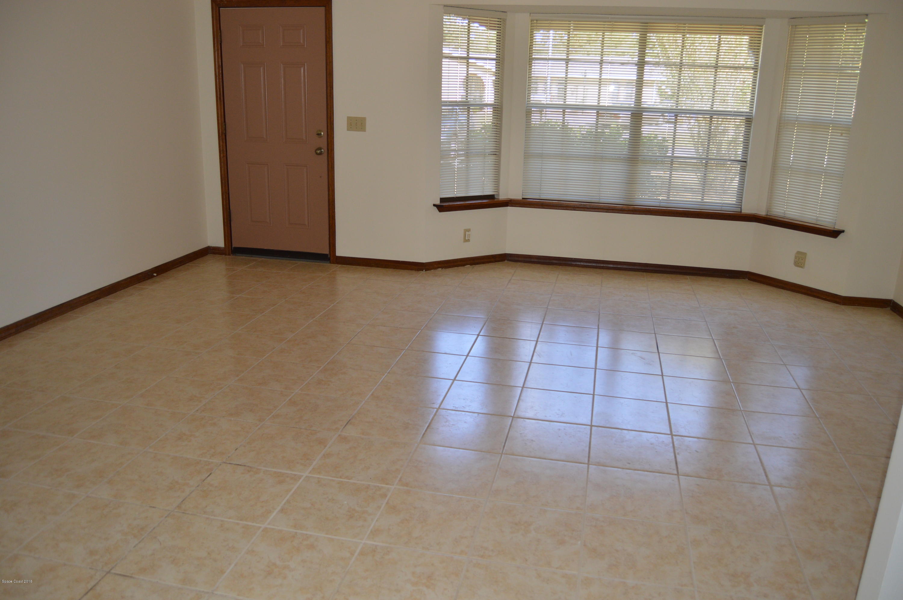 1010 Castile Road Southeast Palm Bay, FL 32909 - Photo 3 of 24 DSC_0573