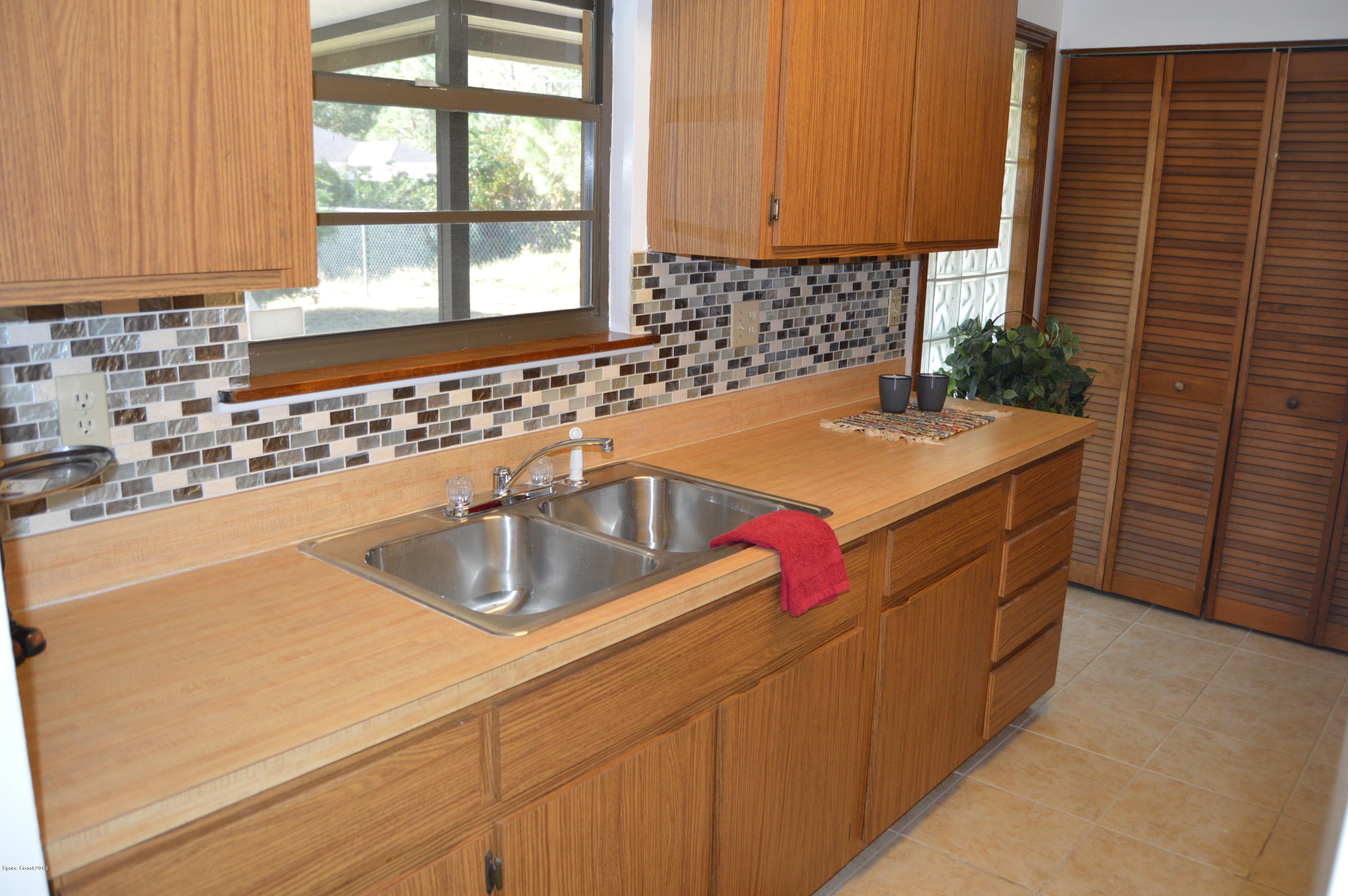 1010 Castile Road Southeast Palm Bay, FL 32909 - Photo 4 of 24 DSC_0570