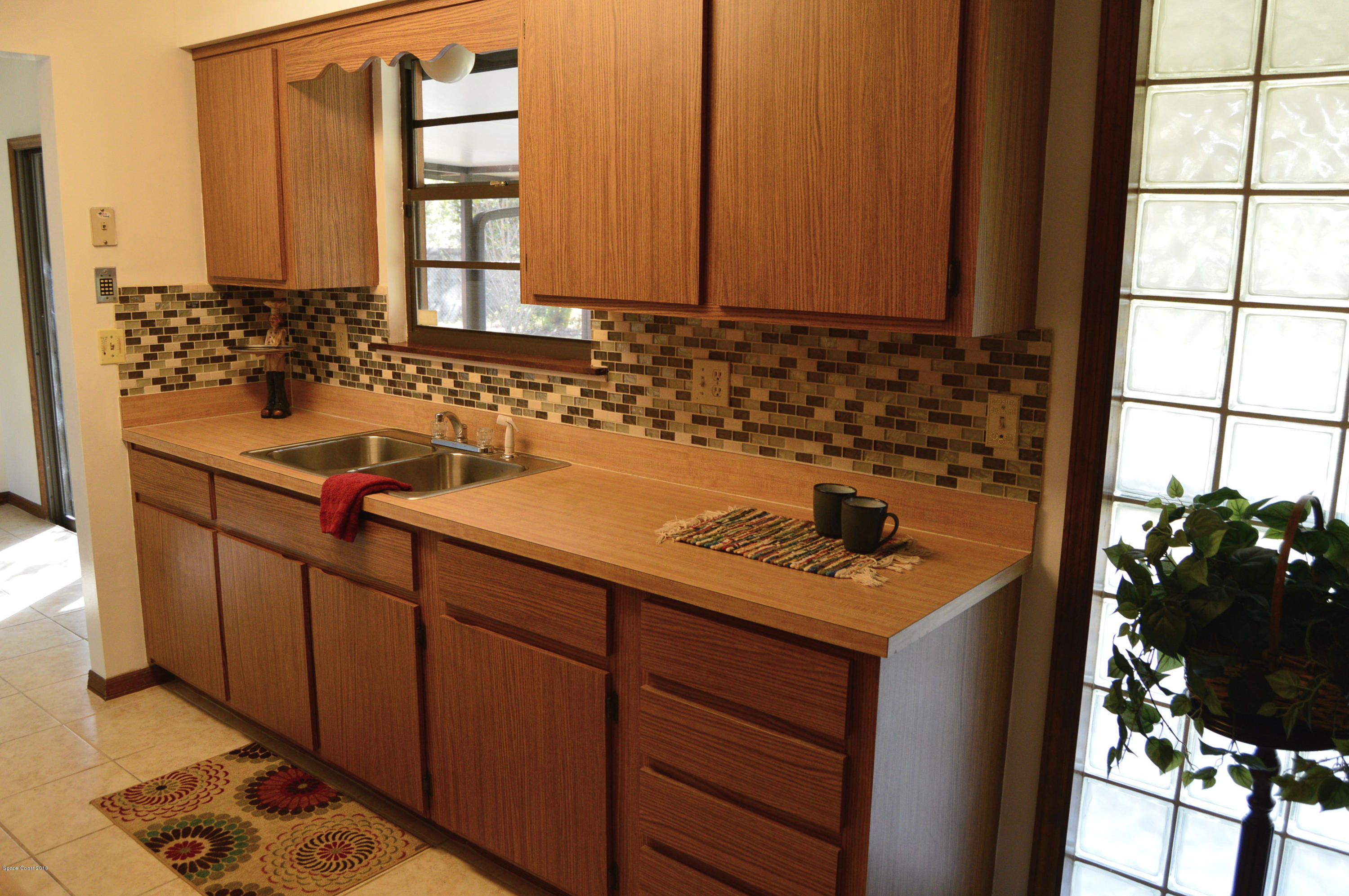 1010 Castile Road Southeast Palm Bay, FL 32909 - Photo 5 of 24 kitchen