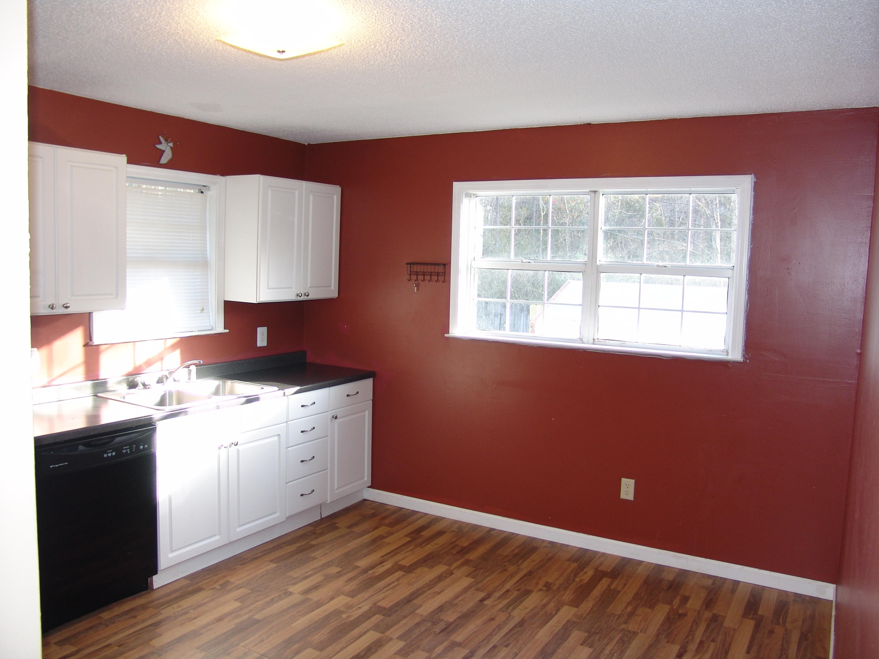 132 Earthas Way Ridgeville, SC 29472 - Photo 10 of 32 Kitchen eating area