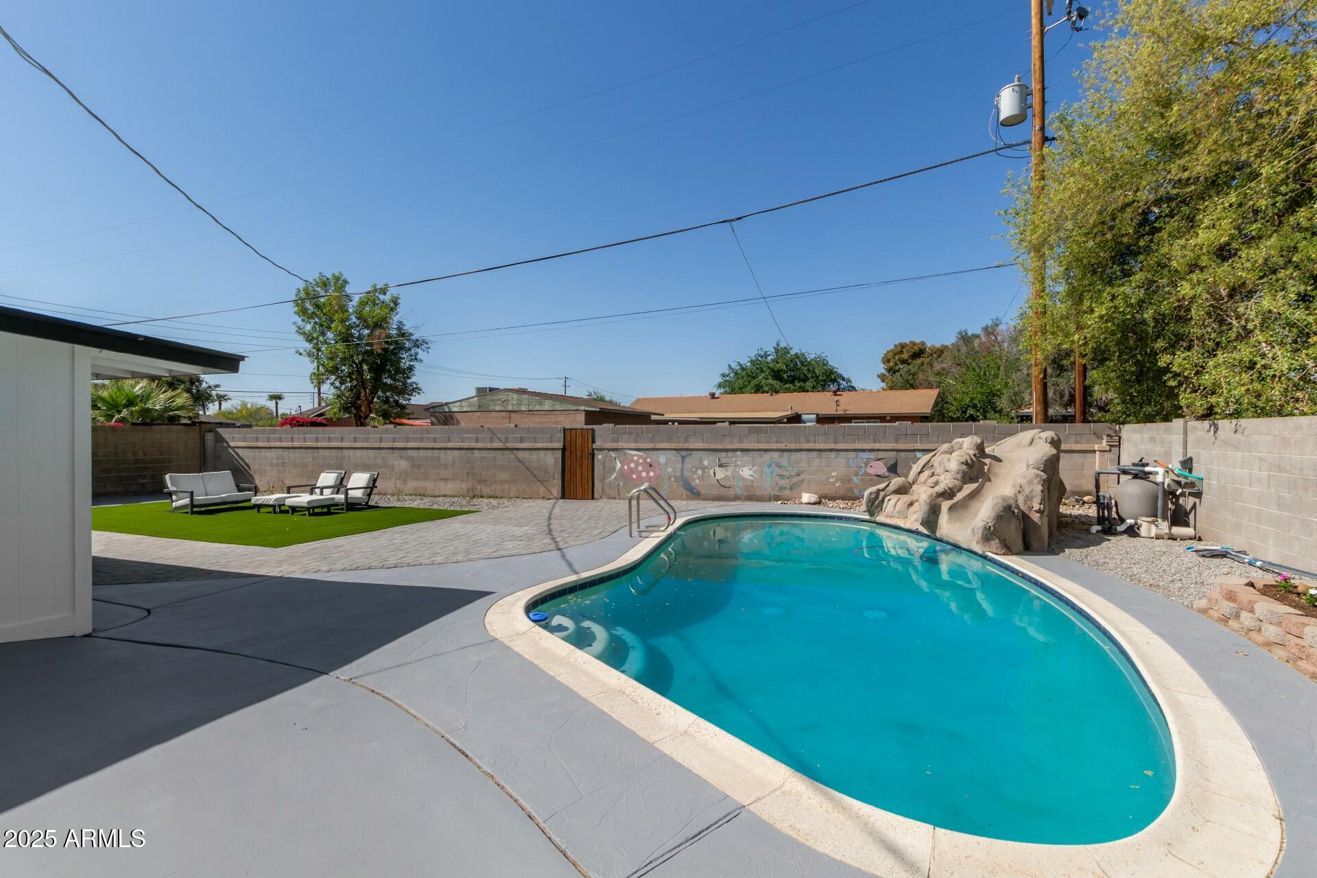 2240 West Cheery Lynn Road Phoenix, AZ 85015 - Photo 29 of 35 pool